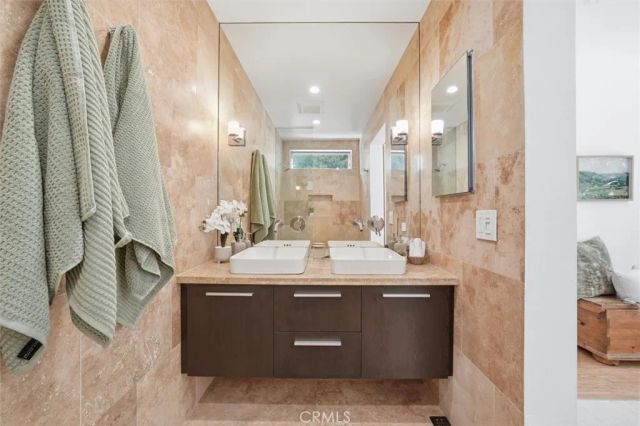2448 Riverside Pl, Los Angeles, CA 90039