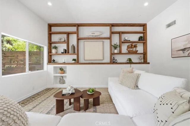 2448 Riverside Pl, Los Angeles, CA 90039