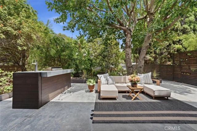 2448 Riverside Pl, Los Angeles, CA 90039