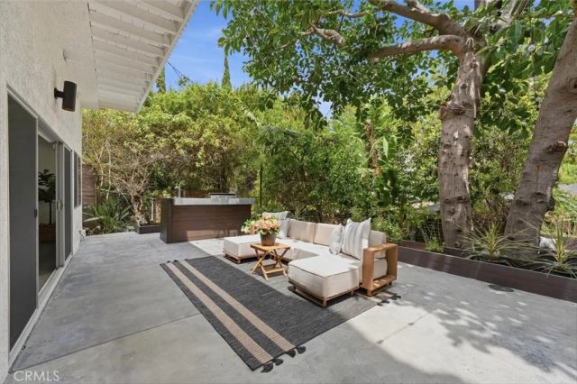 2448 Riverside Pl, Los Angeles, CA 90039