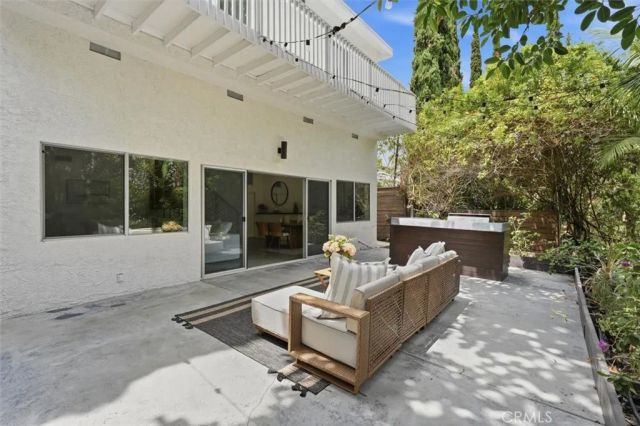2448 Riverside Pl, Los Angeles, CA 90039