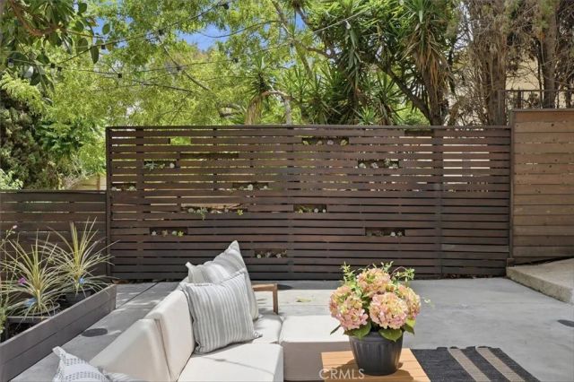 2448 Riverside Pl, Los Angeles, CA 90039
