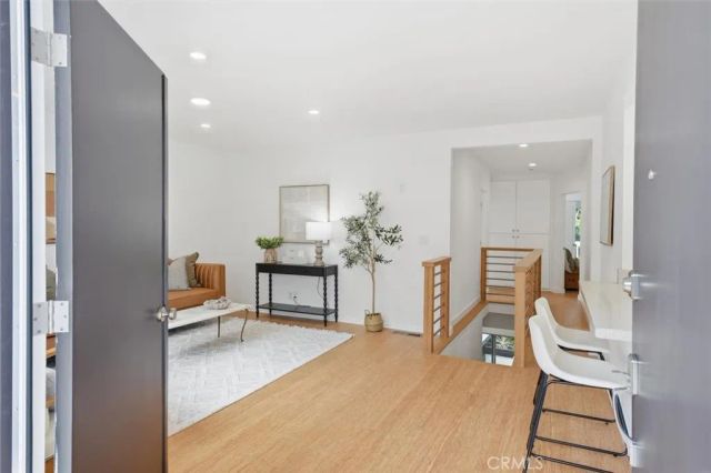 2448 Riverside Pl, Los Angeles, CA 90039