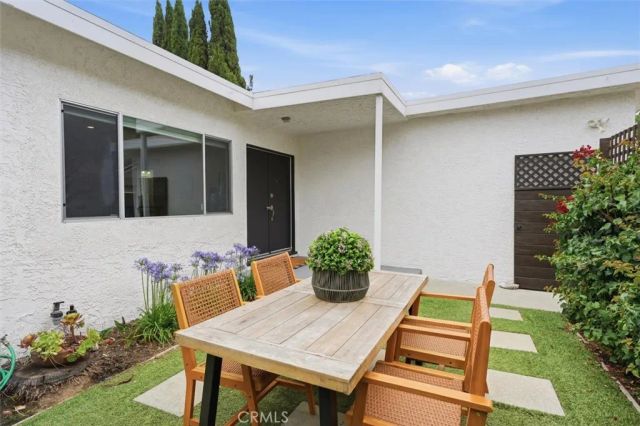 2448 Riverside Pl, Los Angeles, CA 90039