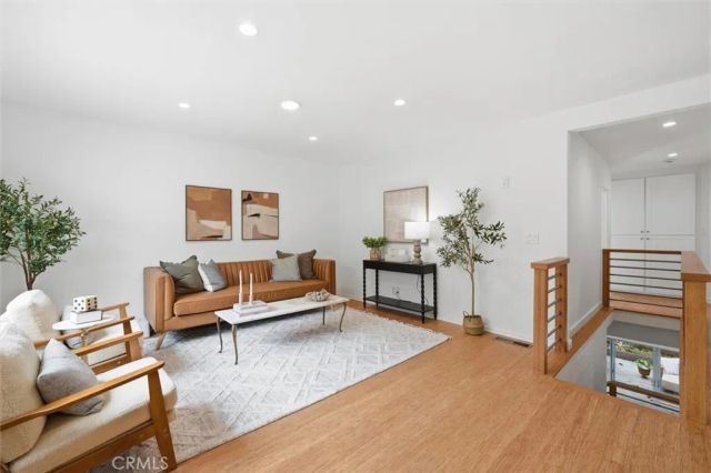 2448 Riverside Pl, Los Angeles, CA 90039