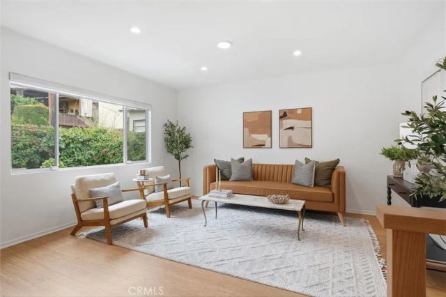 2448 Riverside Pl, Los Angeles, CA 90039
