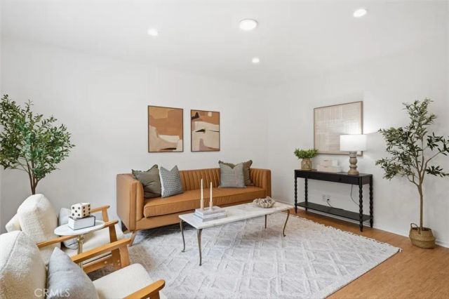 2448 Riverside Pl, Los Angeles, CA 90039