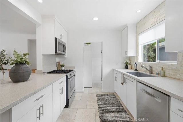 2448 Riverside Pl, Los Angeles, CA 90039