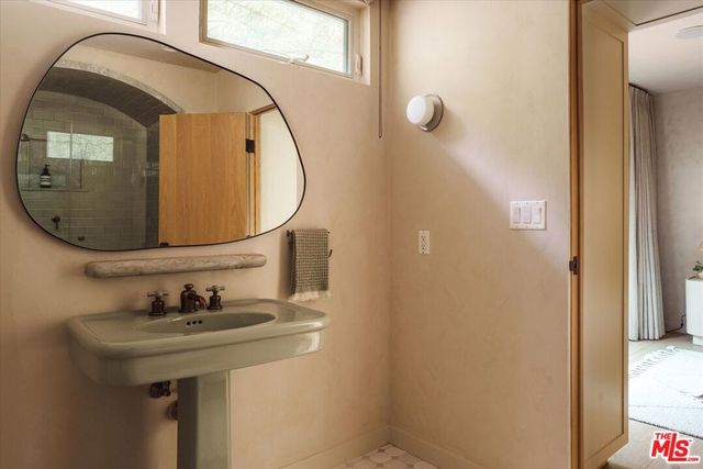 1820 Rising Glen Road, Los Angeles, CA 90069