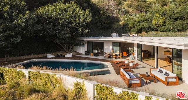 1820 Rising Glen Road, Los Angeles, CA 90069