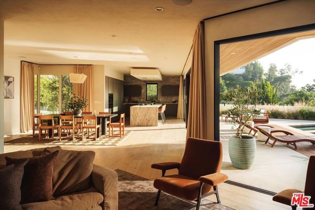 1820 Rising Glen Road, Los Angeles, CA 90069