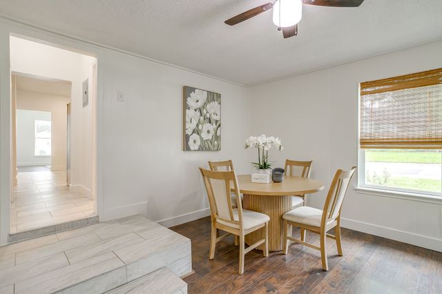 322 W Russell Street, Weatherford, TX 76086