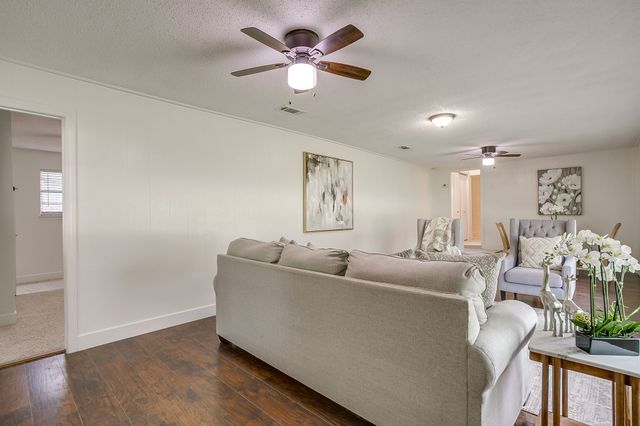 322 W Russell Street, Weatherford, TX 76086