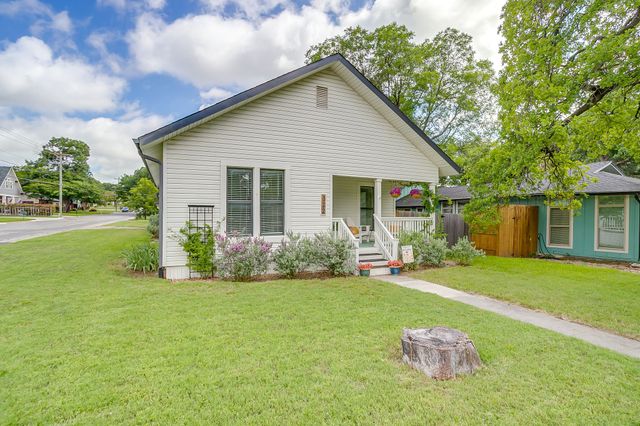322 W Russell Street, Weatherford, TX 76086