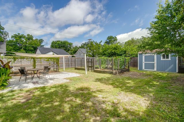 322 W Russell Street, Weatherford, TX 76086