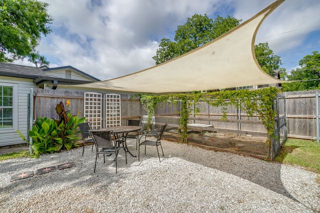 322 W Russell Street, Weatherford, TX 76086