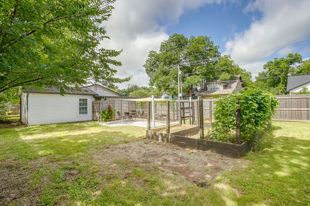 322 W Russell Street, Weatherford, TX 76086