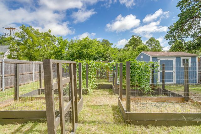 322 W Russell Street, Weatherford, TX 76086