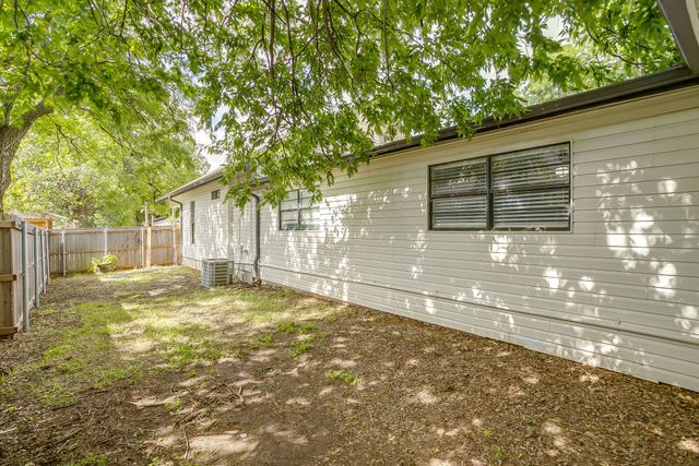 322 W Russell Street, Weatherford, TX 76086