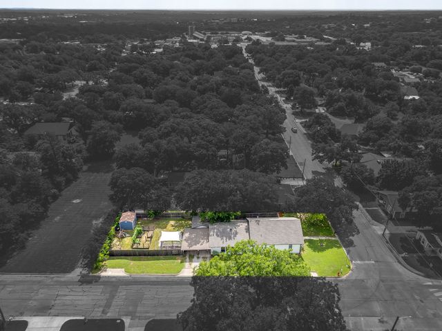 322 W Russell Street, Weatherford, TX 76086