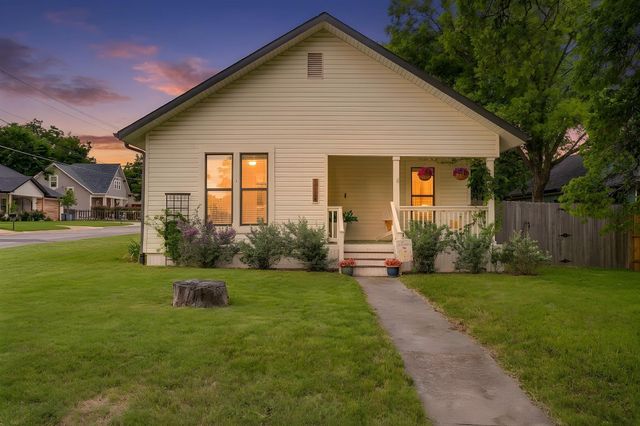 322 W Russell Street, Weatherford, TX 76086