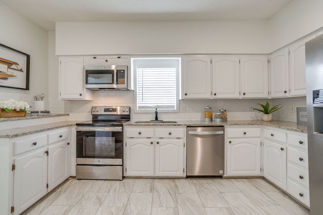 322 W Russell Street, Weatherford, TX 76086