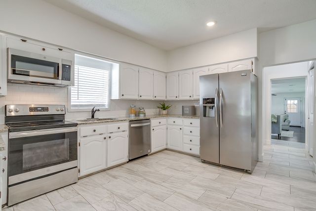 322 W Russell Street, Weatherford, TX 76086