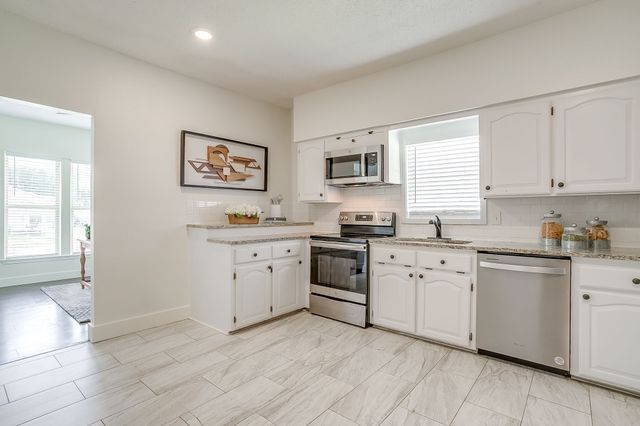 322 W Russell Street, Weatherford, TX 76086