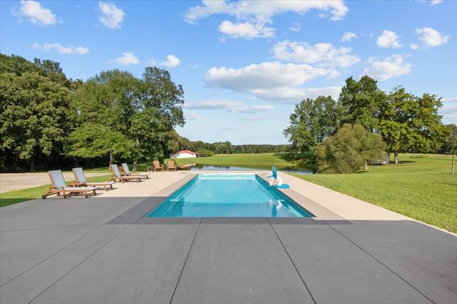 1015 Garners Creek Rd, Dickson, TN 37055