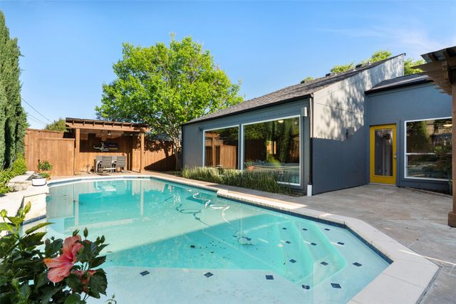 6205 Warm Mist Lane, Dallas, TX 75248