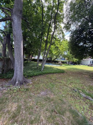 15 Ingersoll Street, Huntington Station, NY 11746