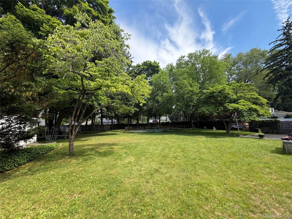 15 Ingersoll Street, Huntington Station, NY 11746