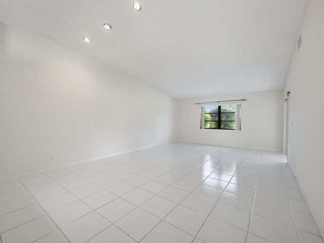 6200 Kings Gate Circle, Delray Beach, FL 33484