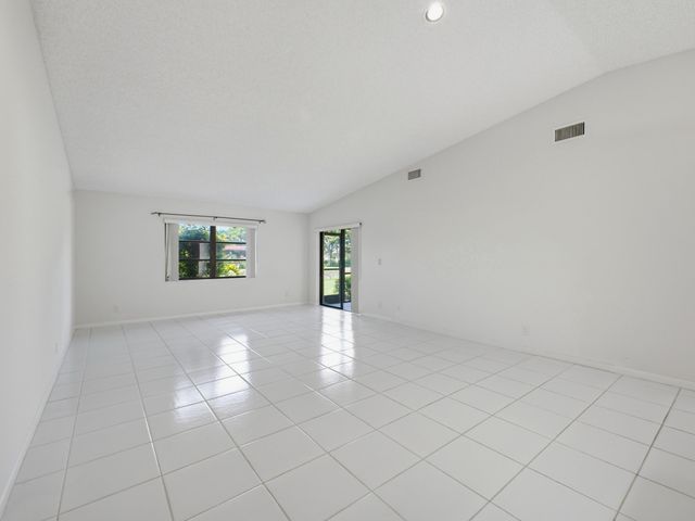 6200 Kings Gate Circle, Delray Beach, FL 33484
