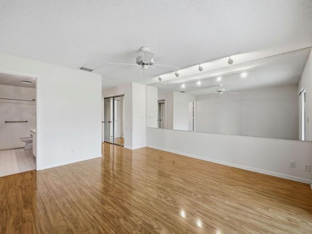 6200 Kings Gate Circle, Delray Beach, FL 33484