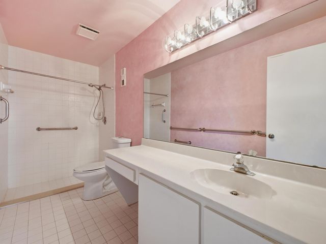 6200 Kings Gate Circle, Delray Beach, FL 33484
