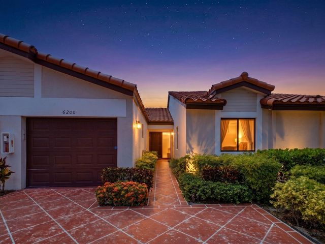 6200 Kings Gate Circle, Delray Beach, FL 33484