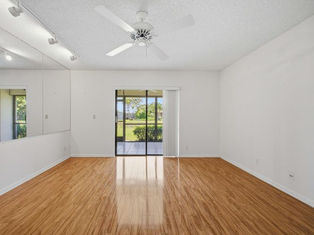 6200 Kings Gate Circle, Delray Beach, FL 33484