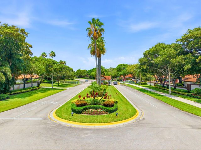 6200 Kings Gate Circle, Delray Beach, FL 33484