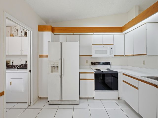 6200 Kings Gate Circle, Delray Beach, FL 33484