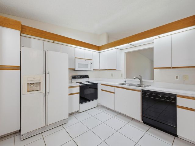 6200 Kings Gate Circle, Delray Beach, FL 33484