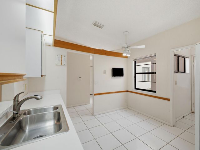 6200 Kings Gate Circle, Delray Beach, FL 33484