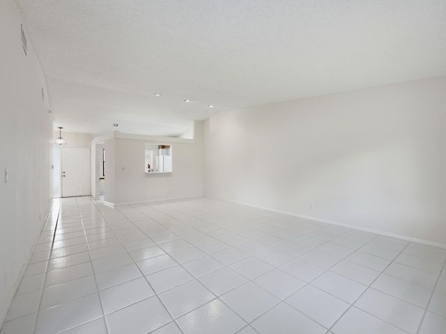 6200 Kings Gate Circle, Delray Beach, FL 33484