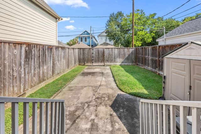 817 W 26th Street, Houston, TX 77008