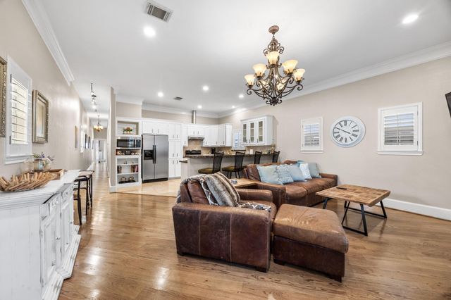 817 W 26th Street, Houston, TX 77008
