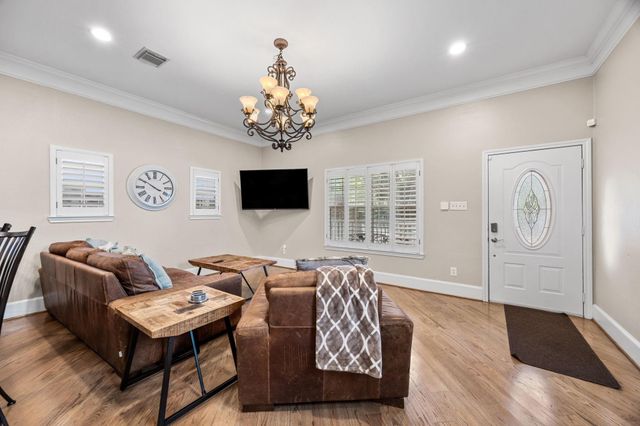 817 W 26th Street, Houston, TX 77008