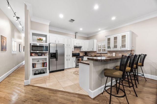 817 W 26th Street, Houston, TX 77008