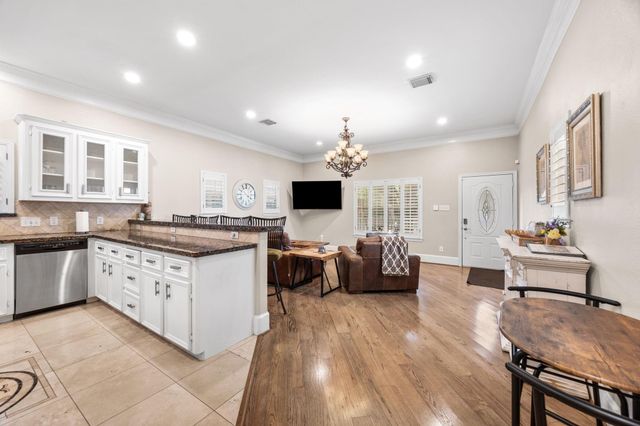 817 W 26th Street, Houston, TX 77008