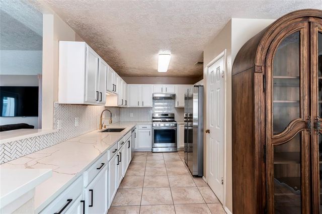 10910 Mesquite Drive, La Porte, TX 77571