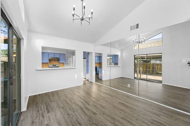 522 Hunters Glen Street, Lewisville, TX 75067